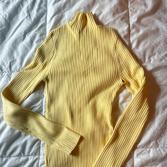 ZARA Turtleneck - Picture 2 of 7